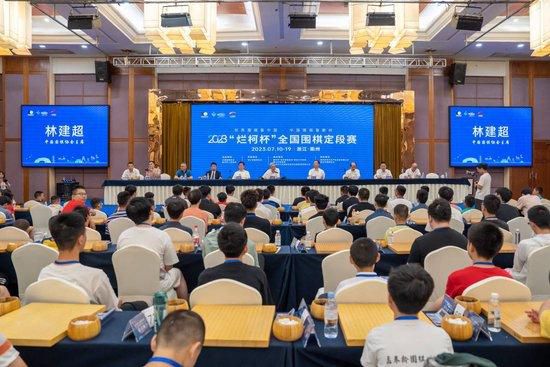 超市收银部经理听到这里，心中立刻便明白了。